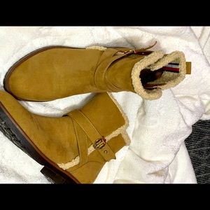 👢tommy hilfiger # 10 women's boots very comfortable and in excellent condition.
